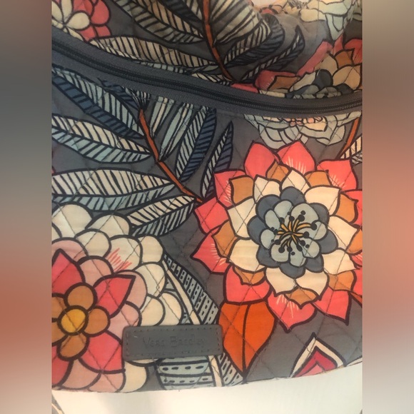 Vera Bradley large purse, shoulder and crossbody strap - Picture 4 of 7